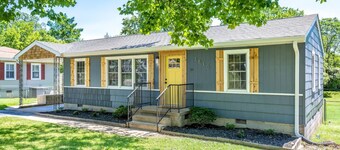 Yellow Door Cottage - 3BR, Pet & family friendly!