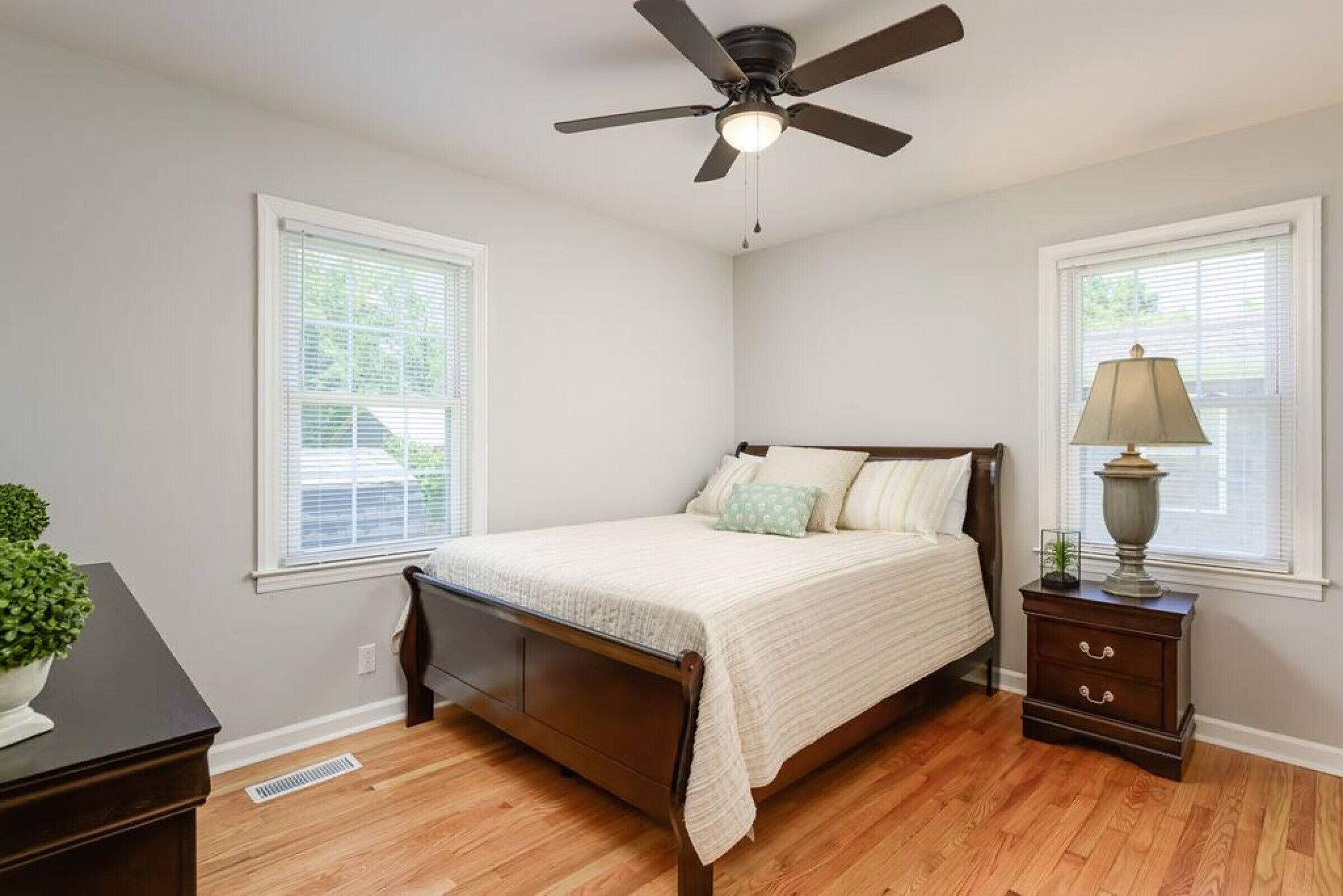 3 soveværelser, skrivebord, strygejern/strygebræt, weekendseng