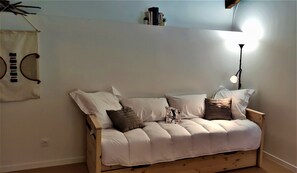 2 habitaciones, tabla de planchar con plancha y cuna de viaje 