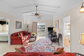 テレビ、DVD プレーヤー