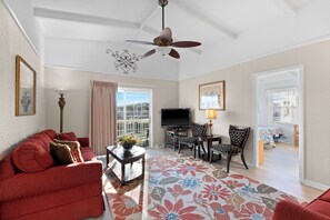 テレビ、DVD プレーヤー