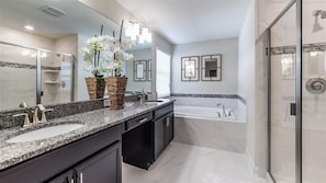 House, 6 Bedrooms, Private Pool, Lake View (4725KC) | Bathroom | Towels
