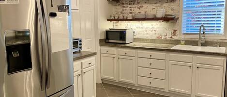 Micro-ondas, lava-louças, cafeteira/chaleira