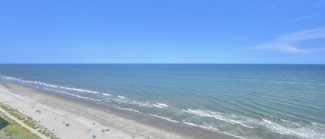 På stranden
