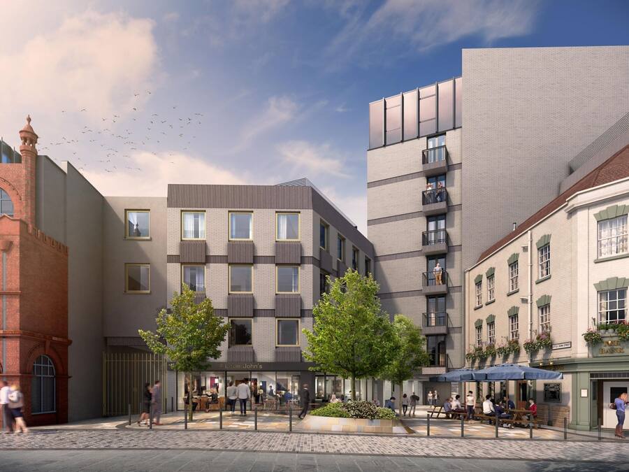 Una piazza moderna e urbana con un mix di architettura tradizionale e contemporanea, con un caffè, panchine e un piccolo giardino.