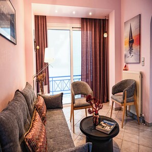 TV, books - Olive Nest, Fully equipped, 5 min from beach (Άγιος Δημήτριος Ηρακλειο κρητης)