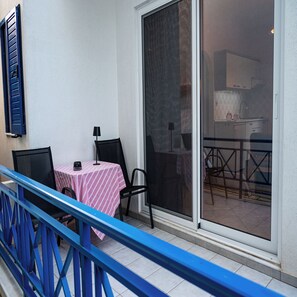 Outdoor dining - Olive Nest, Fully equipped, 5 min from beach (Άγιος Δημήτριος Ηρακλειο κρητης)