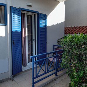 Exterior detail - Olive Nest, Fully equipped, 5 min from beach (Άγιος Δημήτριος Ηρακλειο κρητης)