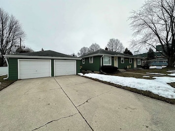 Garage accessible to guests to use for entertaining.