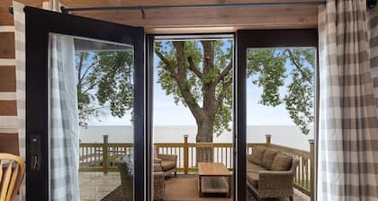 A beautiful bayside cottage perfect for family stays!