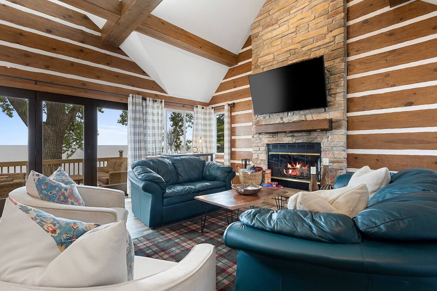 Smart TV, fireplace, table football, offices