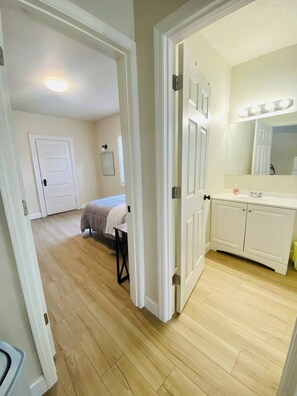 1 habitación, escritorio, wifi gratis y ropa de cama 