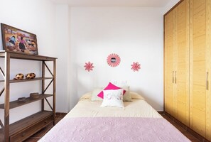 3 habitaciones, tabla de planchar con plancha, cuna de viaje y wifi 