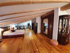 5 slaapkamers, een strijkplank/strijkijzer, gratis wifi, beddengoed