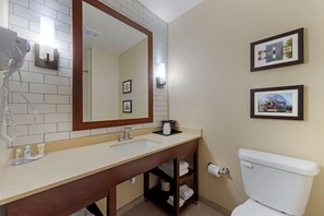 Ducha y bañera combinadas y artículos de higiene personal gratuitos