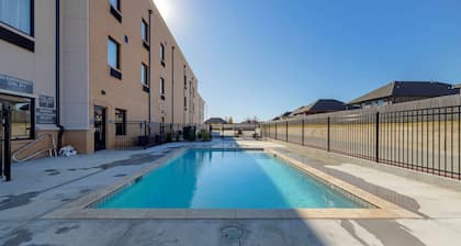 Comfort Inn & Suites Harrah