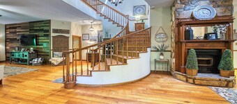 44 Gathering Place (Hot Tub) 44 Golf View Rd: 6  BR, 4.5  BA Cabin / Bungalow in Maggie Valley, Sleeps 14