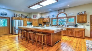 Fridge, microwave, oven, stovetop - 44 Gathering Place (Hot Tub) 44 Golf View Rd: 6  BR, 4.5  BA Cabin / Bungalow in Maggie Valley, Sleeps 14 (Maggie Valley)