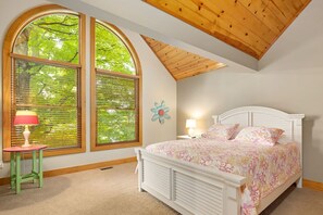 5 bedrooms, iron/ironing board, free WiFi, bed sheets - Lakefront Torch Lake Home - Cottage Feel w/ 5 BR and Over 4K Sq Ft, Private Dock (Kewadin)