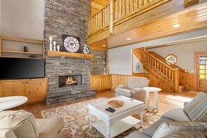 Smart TV, fireplace - Lakefront Torch Lake Home - Cottage Feel w/ 5 BR and Over 4K Sq Ft, Private Dock (Kewadin)