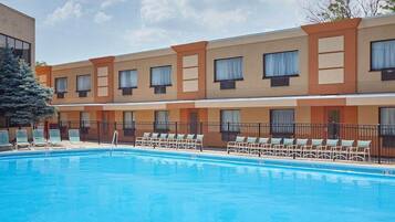 Piscina coberta i piscina a l'aire lliure