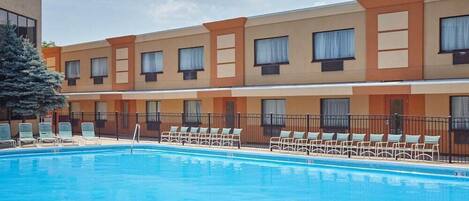 Innendørsbasseng og utendørsbasseng