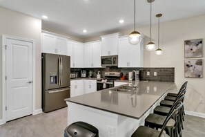 Fridge, microwave, oven, stovetop - 7BD/5BA BRAND NEW Home w/pool close to Disney (Kissimmee)