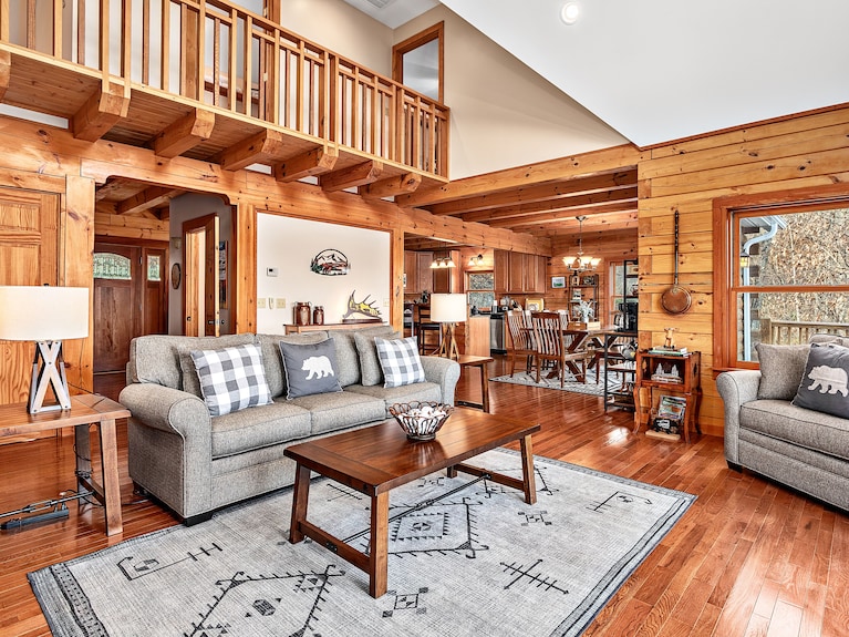 Breathtaking Mountain View Luxury Avl Cabin W/hot Tub, Fireplaces, Hi-speed Wifi - Weaverville, NC