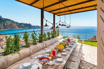 Luxury villa with pool, sea view, 20 pax, Giardini Naxos, Sicily