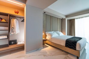 10 bedrooms, in-room safe, iron/ironing board, free WiFi