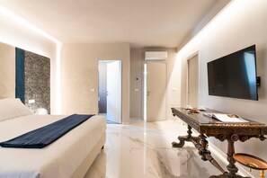 10 bedrooms, in-room safe, iron/ironing board, free WiFi