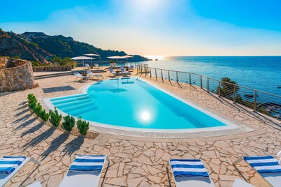 Luxury villa with pool, sea view, 20 pax, Giardini Naxos, Sicily
