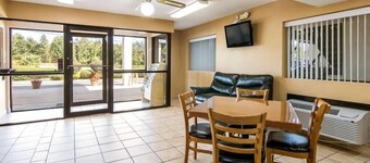 Rodeway Inn and Suites Macon