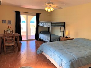 4 habitaciones, escritorio, cuna de viaje y wifi