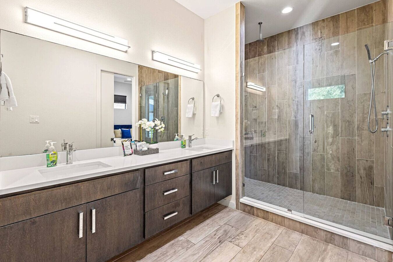 Combined shower/bathtub, hair dryer, towels, soap