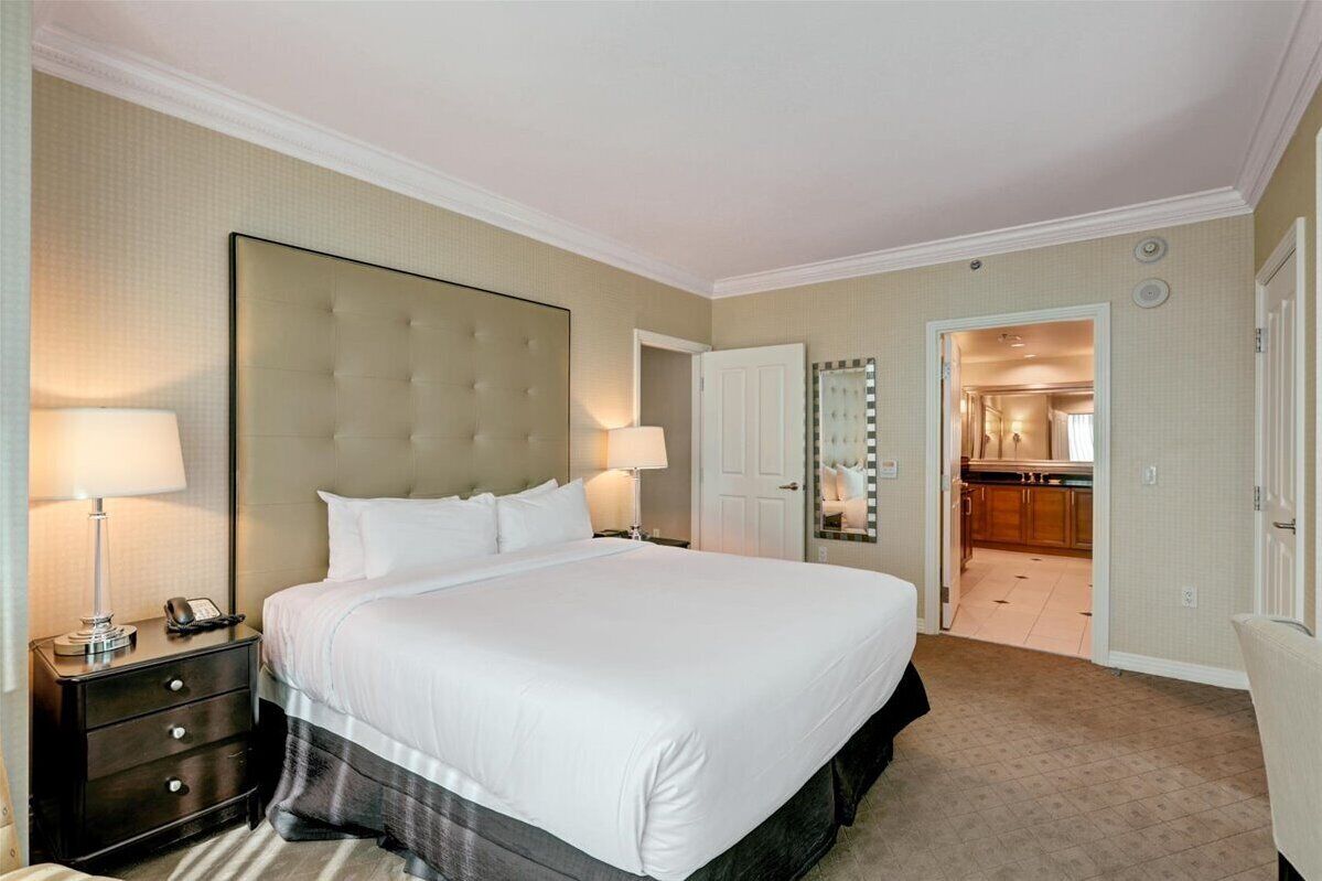 1 室のベッドルーム、デスク、WiFi (無料)、ベッドシーツ