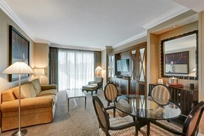 Fernseher, Stereoanlage, Arbeitsbereiche