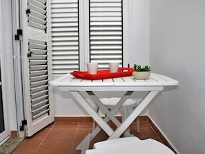 Réfrigérateur, four, plaque de cuisson, cafetiÚre/bouilloire