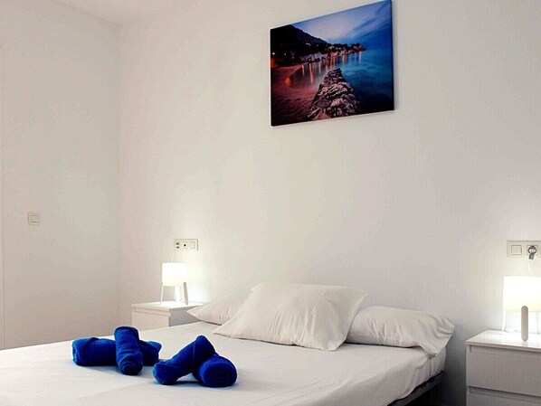 2 bedrooms, iron/ironing board, free WiFi, bed sheets
