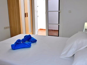 2 chambres, fer et planche à repasser, Wi-Fi gratuit, draps fournis