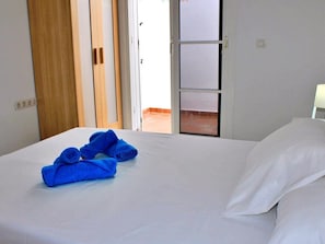 2 chambres, fer et planche Ă repasser, Wi-Fi gratuit, draps fournis
