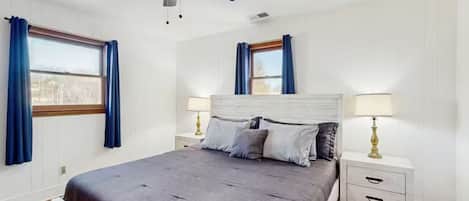 3 bedrooms, desk, free WiFi, bed sheets