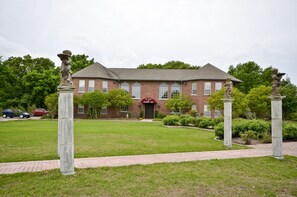 Exterior - The Villa at Messina Hof Winery (Bryan)