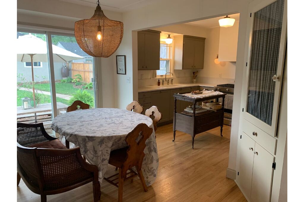 Minneapolis Marigold Cottage- Lake Nokomis Home