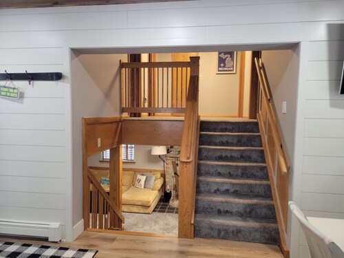 Walking distance to four-season ski and golf resort Crystal Mountain