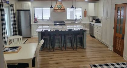 Walking distance to four-season ski and golf resort Crystal Mountain