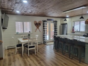 Dining - Walking distance to four-season ski and golf resort Crystal Mountain (Thompsonville)