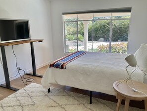 3 bedrooms, desk, WiFi
