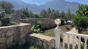Property grounds - Stunning Spacious Poolside 2-bed Apt in Ovaçik (Fethiye)