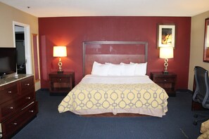 1 bedroom, desk, free WiFi, bed sheets - 5 story hotel with luxury comfort, located in the heart of Hagerstown, MD (Hagerstown)